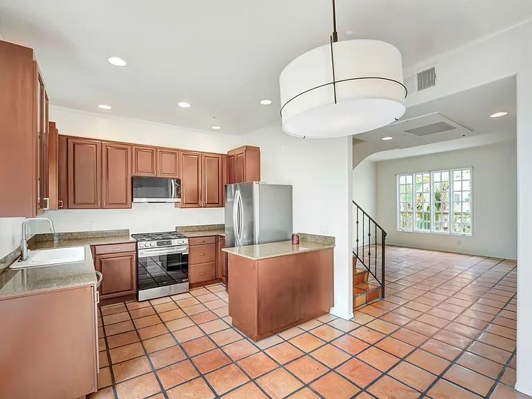 ISO - Isola Bella Townhomes — Photo 11