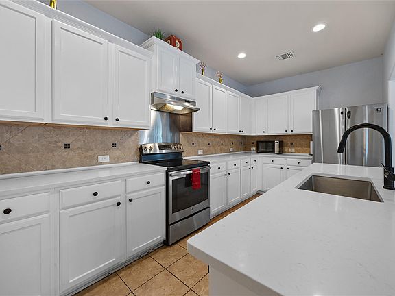 4th image of 18717 Leigh Ln