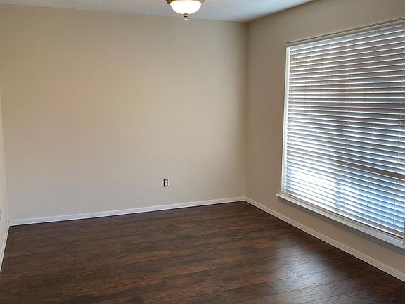 Dining Room for large family gatherings or small family dinners.