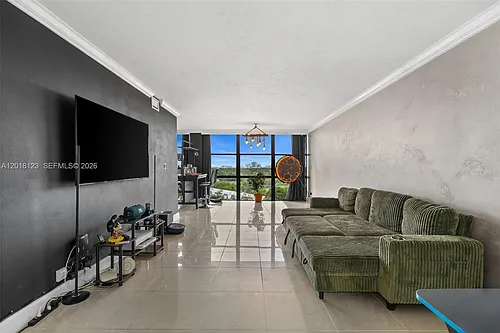 1000 Parkview Dr Photo 1