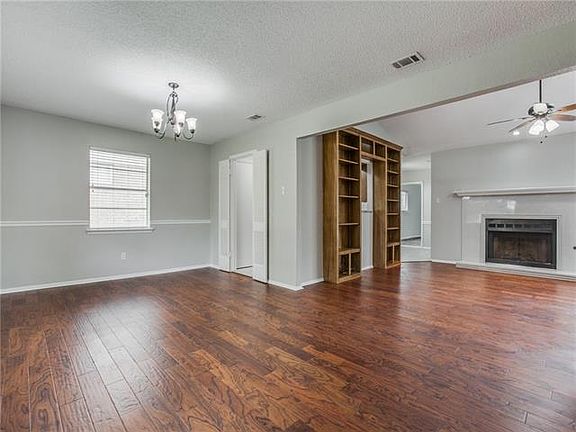 4th image of 2304 Fulton Dr