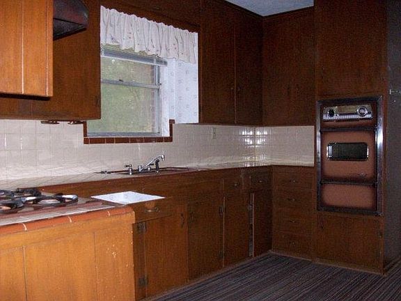3rd image of 601 Inwood Dr
