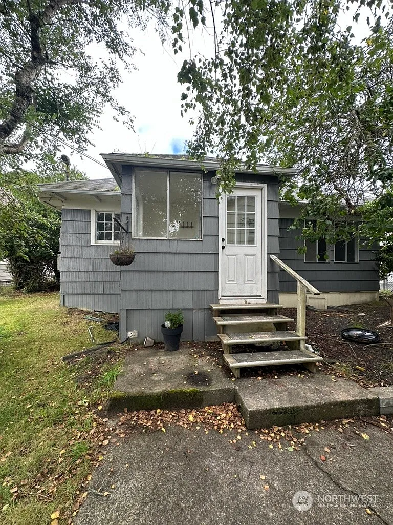 1005 Ocean Beach Boulevard N photo 1