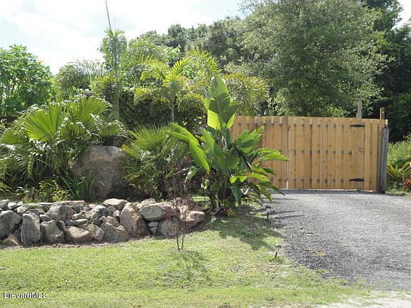 3rd image of 466 Alesio Ave SE