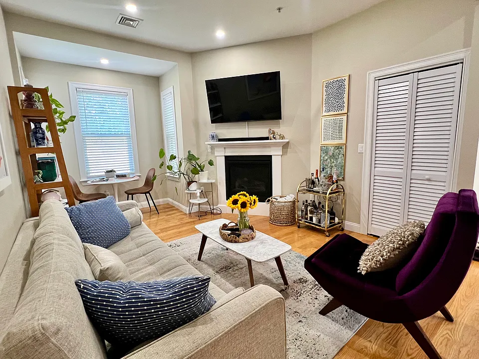 3 Howard Pl #C