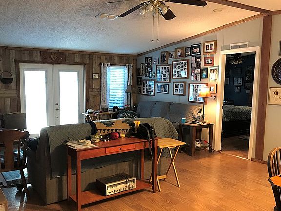 2nd image of 2027 Deer Ln