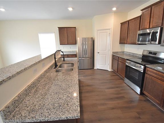 3rd image of 402 Merigold Way