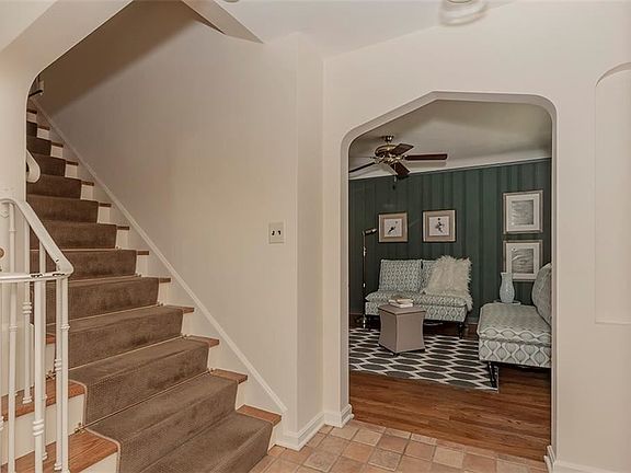 3rd image of 21239 Fairmount Blvd