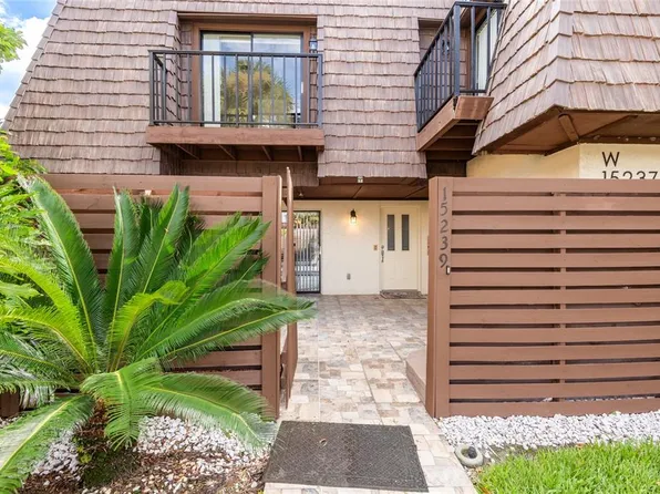 15239 W Pond Woods Dr #402, Tampa, FL 33618