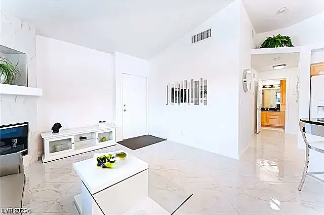 2 bed, 2.0 bath, 1149 sqft, $2,500 — Photo 2