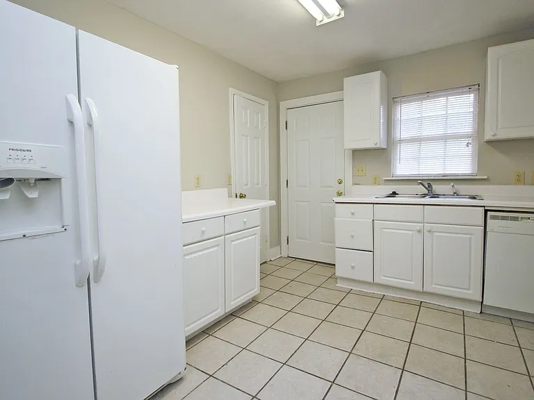 1141 Virginia St — Photo 26