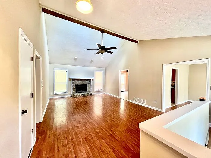384 McKees Rock Ln — Photo 2