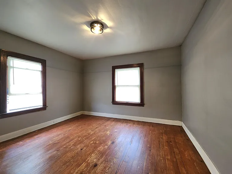 805 N Linn St — Photo 9