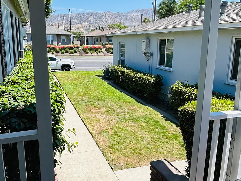 1214 W Victory Blvd — Photo 30