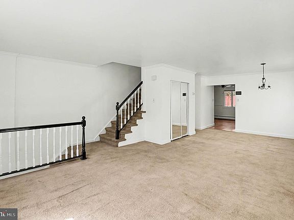 4th image of 373 Hillside Rd