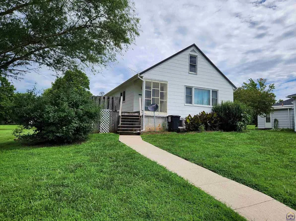 240 E 4th St, Horton, KS 66439