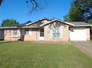 1301 Glenn Dr, Euless, TX 76039