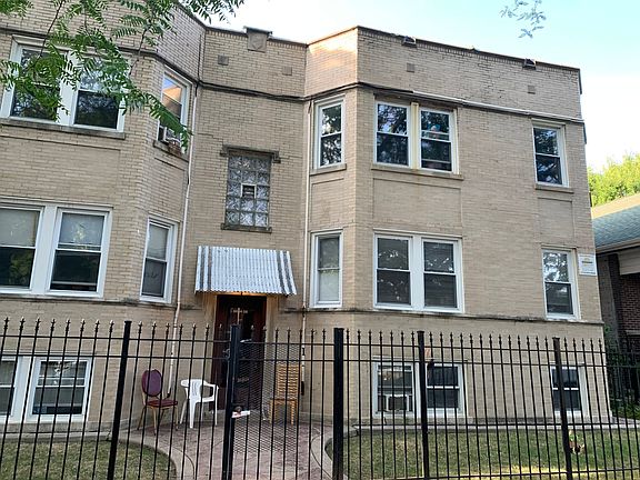 2nd image of 5054 W Drummond Pl #1