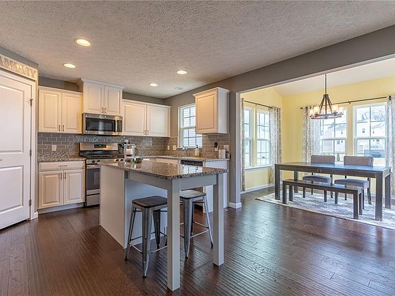 3rd image of 102 Glenridge Cir