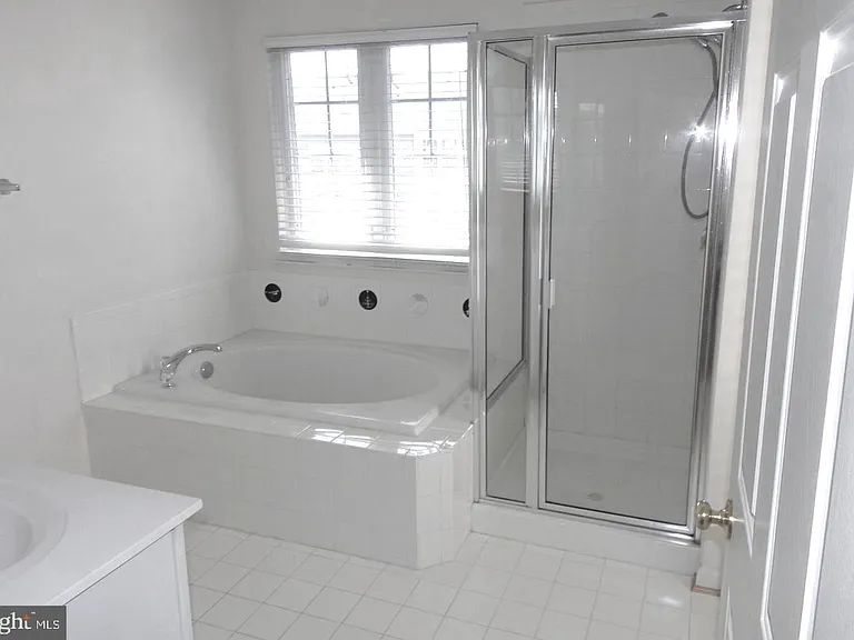 16606 Barge Cir — Photo 7