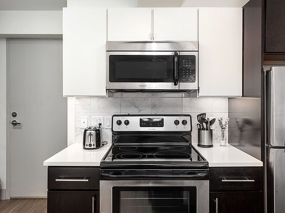 2nd image of 18 S Kingshighway Blvd APT 08U