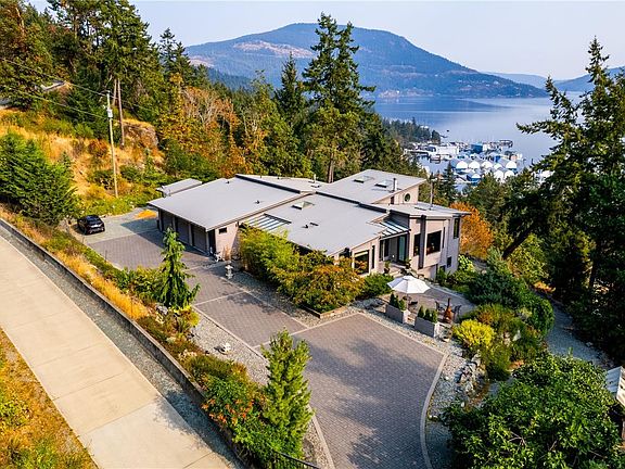 4th image of 6088 Genoa Bay Rd