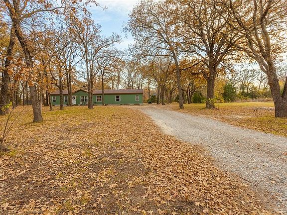 4th image of 1695 Oak Ln