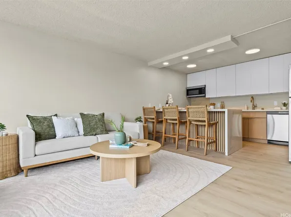 1687 Pensacola St APT 1004, Honolulu, HI 96822