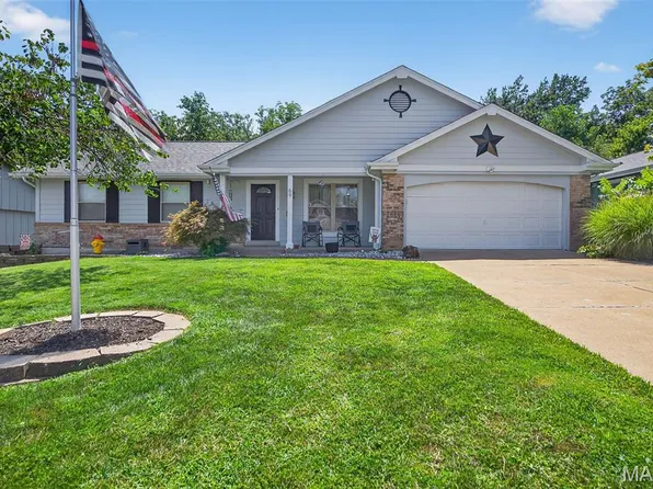 69 Crescent Hills Dr, Saint Peters, MO 63376