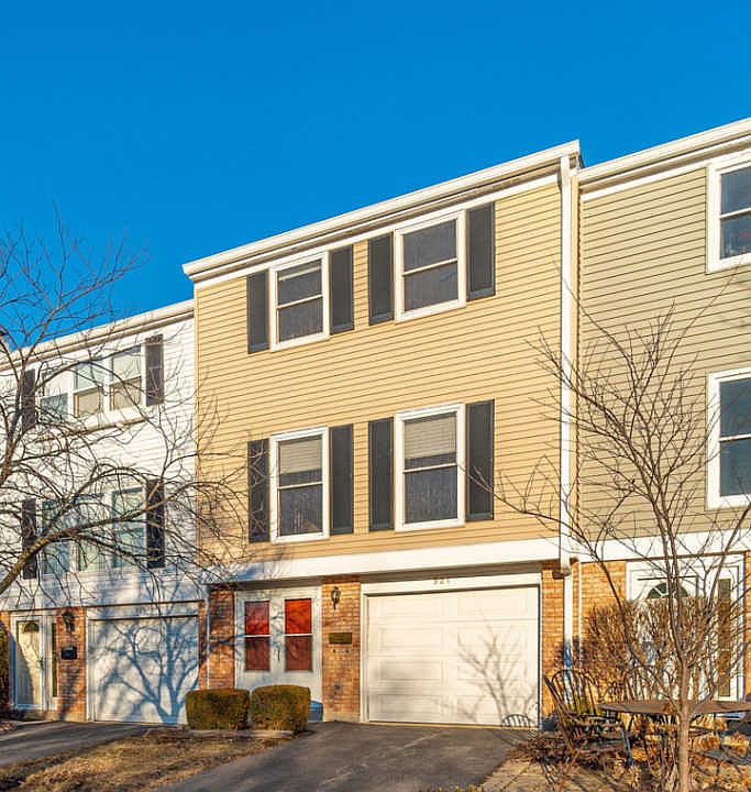 1st image of 921 Banbury Ct