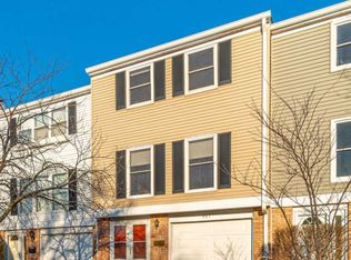 921 Banbury Ct, Schaumburg, IL 60194
