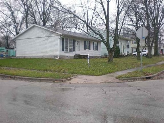 3rd image of 1102 S Hinshaw Ave