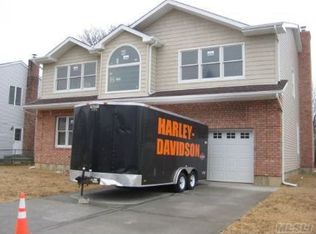 996 Tyrus Ct, Merrick, NY 11566