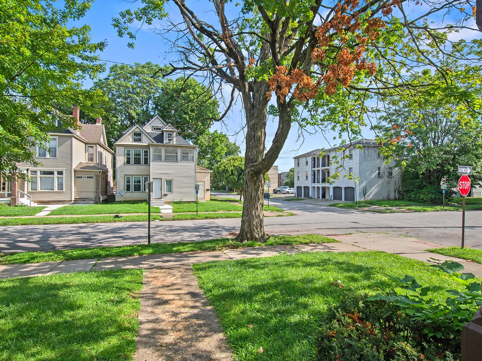 5 bed, 1782 sqft, $2,900 — Photo 3