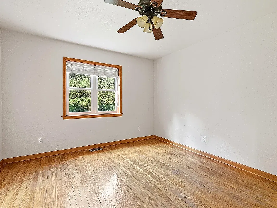 3 bed, 2452 sqft, $1,750 — Photo 4