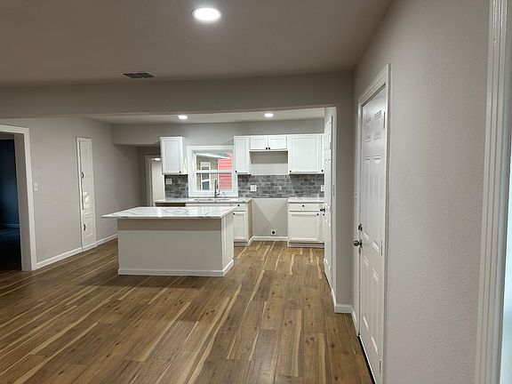 3rd image of 1008 Commerce Dr