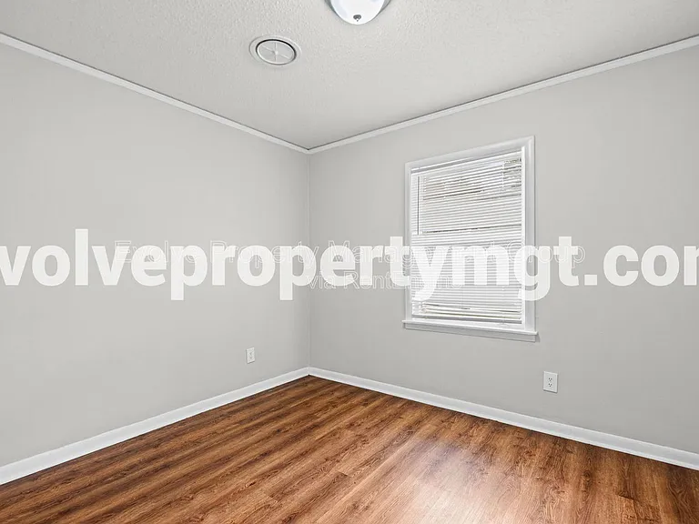1716 Cornelia Ln — Photo 10