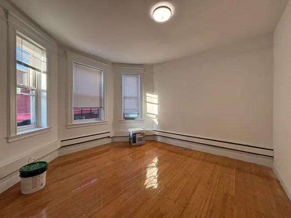 37-57 104th St, Corona, NY 11368