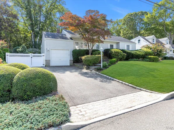 42 Bruce Lane S, Kings Park, NY 11754