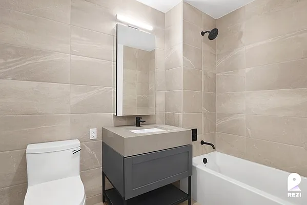 Rented by REZI | media 34