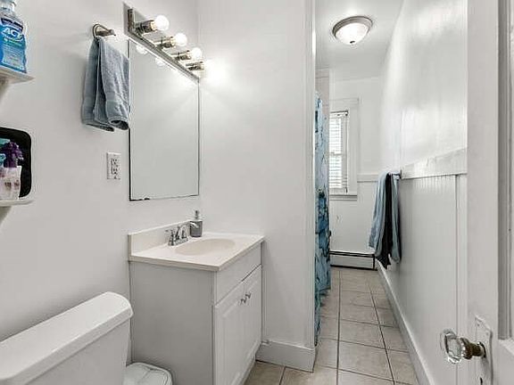 2nd image of 31 Weston St Unit 2