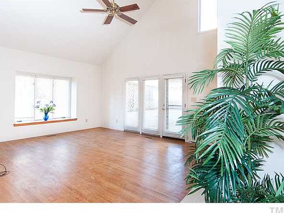 4th image of 118 Essex Dr