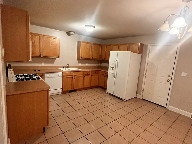 310 York St — Photo 3