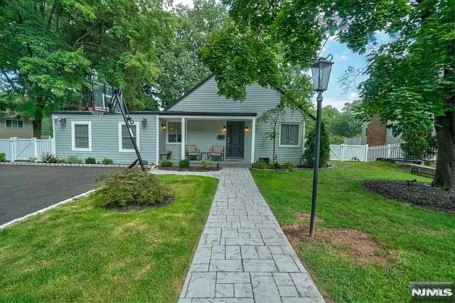 66 Short Pl — Photo 1