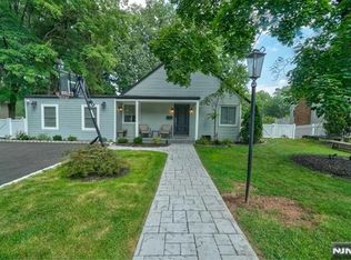 66 Short Pl, Cresskill, NJ 07626