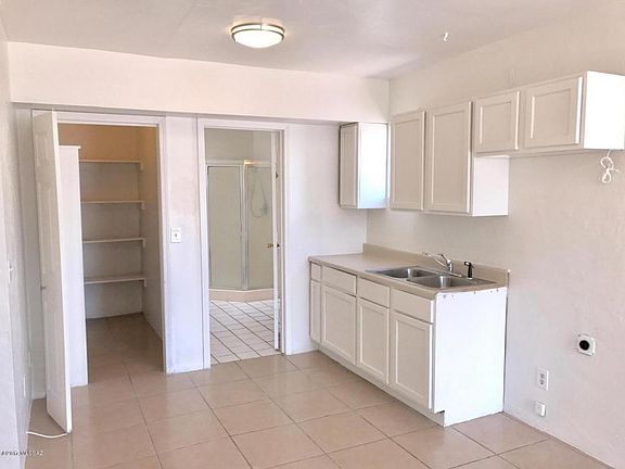 3rd image of 239 N Grande Avenue Studio
