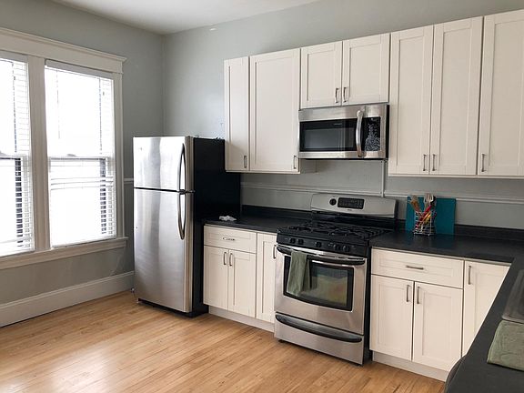 Full kitchen with all stainless steel appliances!