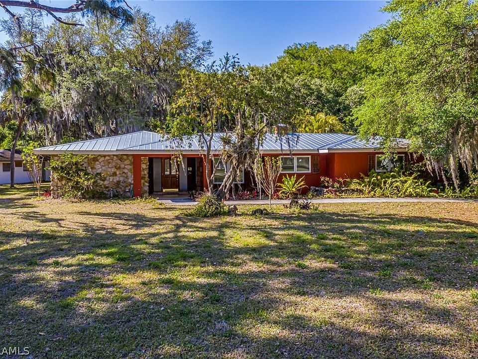 1st image of 17601 Williamsburg Dr NW