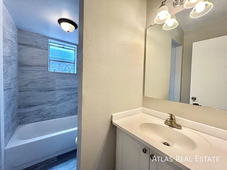 331 N Columbine St #D — Photo 10