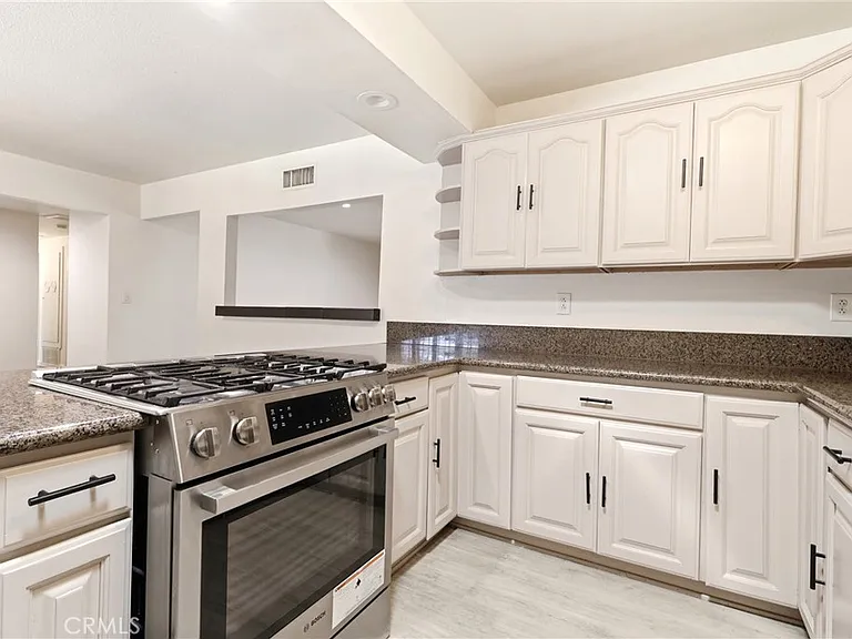 524 E Ghent St — Photo 8